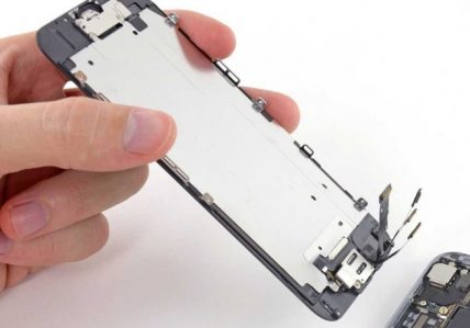 MÀN HÌNH IPHONE 6, 6 PLUS ZIN BÓC MÁY 1 Cảnh thay màn hình iPhone 6, 6 Plus zin bóc máy
