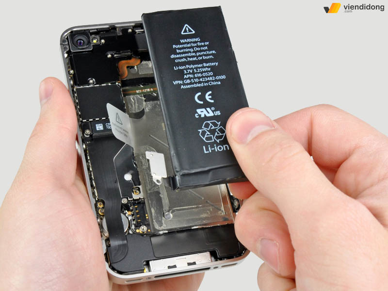 Thay pin iPhone 4 linh kiện