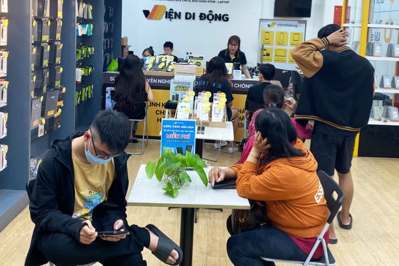 Thay pin iPhone 6s 6 Thay pin iPhone 6s tại Viện Di Động đi kèm bảo hành rõ ràng