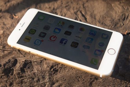 Cách sửa màn hình iPhone 6, 6 plus bị tối 1 Tình trạng màn hình iPhone 6, 6 Plus bị tối