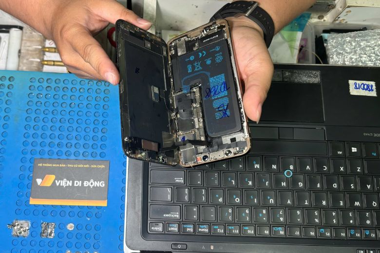 Nên thay pin Xs tại cơ sở uy tín để tránh gặp rủi ro