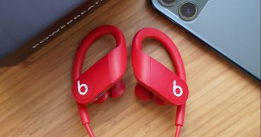 Apple ra mắt tai nghe Powerbeats 4 với thời lượng pin 15 giờ