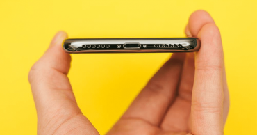 Cách vệ sinh cổng sạc iPhone sạch và nhanh người dùng nên biết