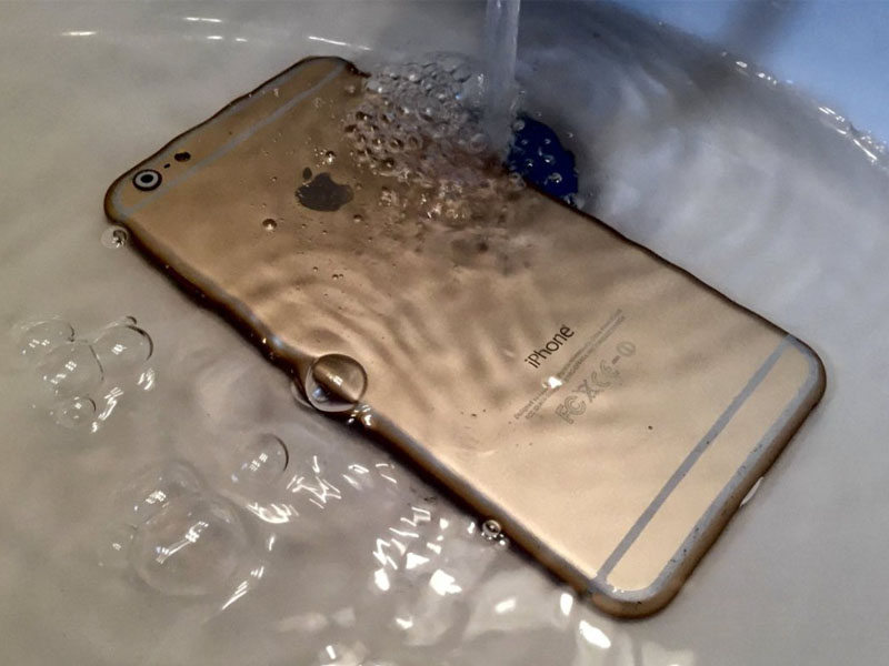 Màn hình iPhone 6 bị liệt cảm ứng vào nước