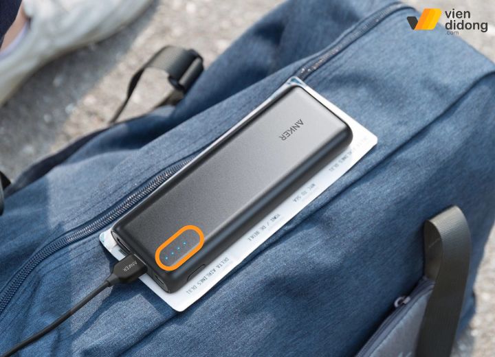 Với mỗi đèn LED trên pin đại diện cho khoảng 1.300mAh trên tổng 20100mAh