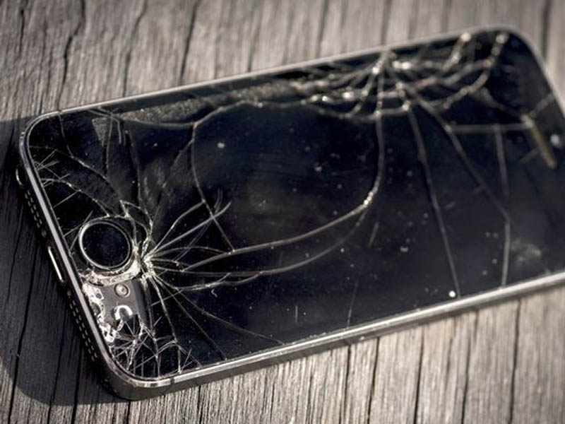 màn hình iPhone 7 bị vỡ 2