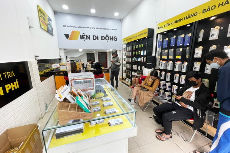 Cam kết toàn diện, an toàn khi thay pin iPhone 11 tại Viện Di Động