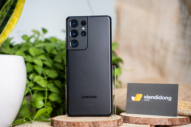 Samsung Galaxy S21 Ultra 5G 128GB được hãng trang bị màn hình tấm nền quen thuộc là Dynamic AMOLED 2X tỷ lệ 20:9 kích thước 6.8 inch với độ phân giải 1440 x 3200 pixels cho mật độ điểm ảnh là 551 ppi sắc nét.