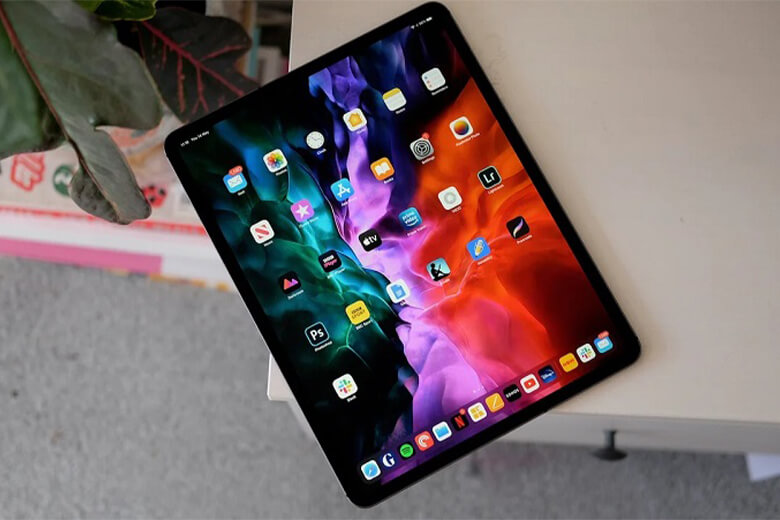 Các mẫu iPad Pro năm 2021 có các tùy chọn Wi-Fi và kết nối 5G đối với phiên bản di động cao cấp. Tất cả các mẫu iPad Pro 2021 đều có thời lượng pin cao, có thể sử dụng lên đến 10 giờ.