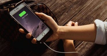 Thay pin iPhone tại Viện Di Động