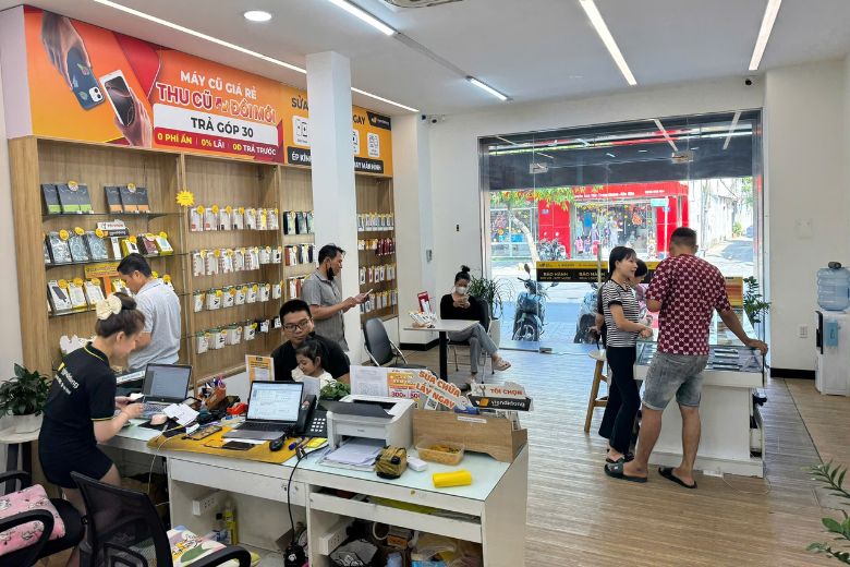 Dịch vụ thay màn hình iPhone 12 minh bạch, linh kiện rõ nguồn gốc