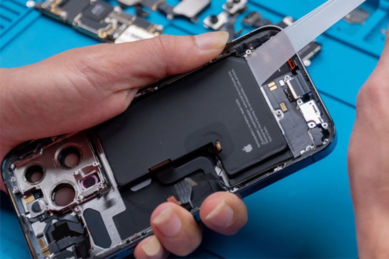 thay pin iPhone 12 Mini 3