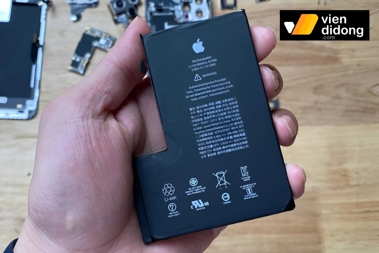 thay pin iPhone 12 Pro Max 3