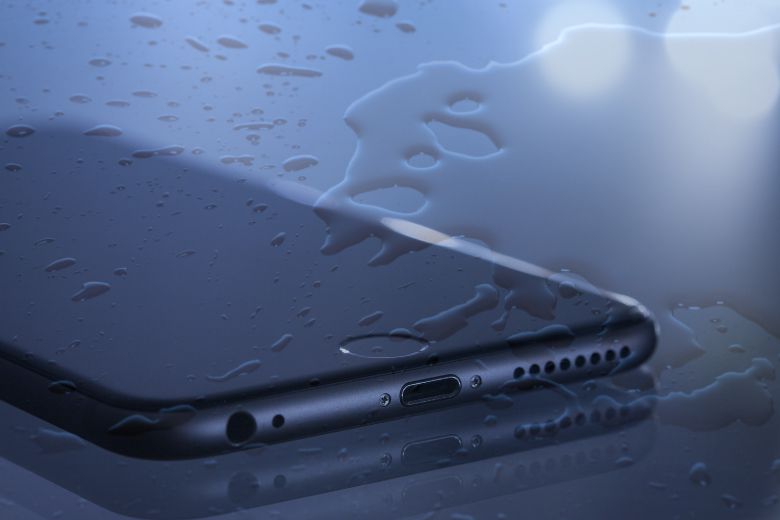 iPhone vào nước