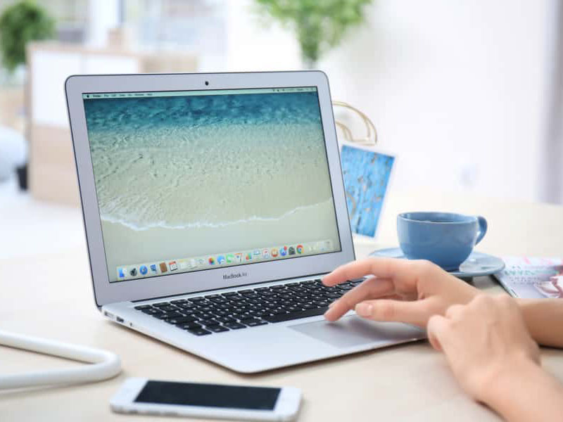 Nên vệ sinh MacBook định kỳ 6-12 tháng 1 lần để tăng tuổi thọ cho MacBook