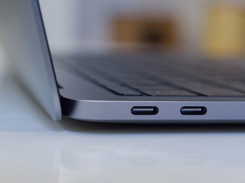 Cổng USB trên MacBook Pro 2018 khá quan trọng trong việc sử dụng