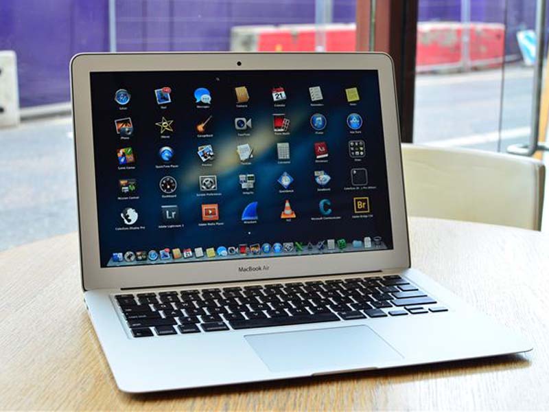 Thay màn hình MacBook Air kịp thời để việc sử dụng không bị gián đoạn