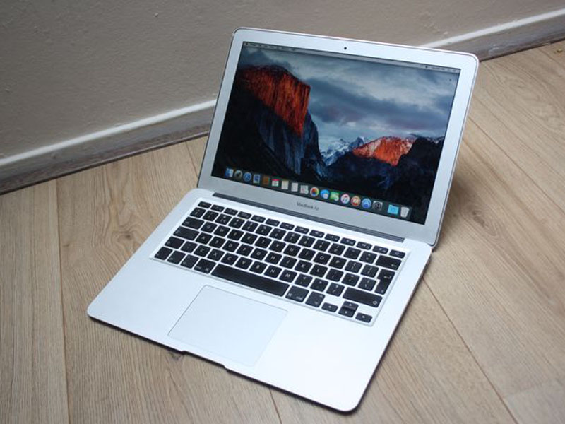 Thay màn hình MacBook Air 11 inch 2010 kịp thời để việc sử dụng không bị gián đoạn