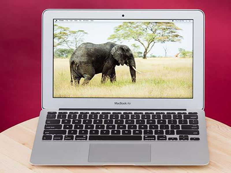 Chất lượng hiển thị màn hình MacBook Air 11 inch 2015 sắc nét, chân thực