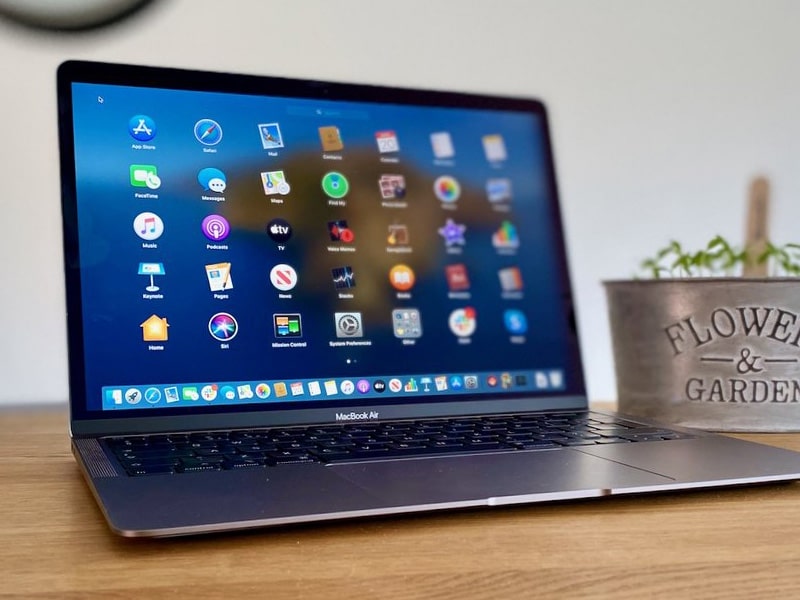 Thay pin MacBook Air 13 inch 2020 để việc sử dụng không bị gián đoạn