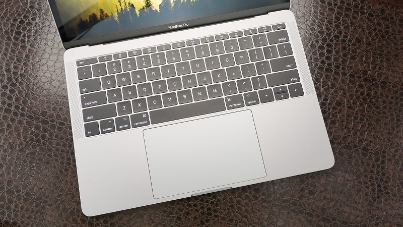 Vệ sinh MacBook Pro định kỳ là việc làm cần thiết để tăng tuổi thọ cho máy