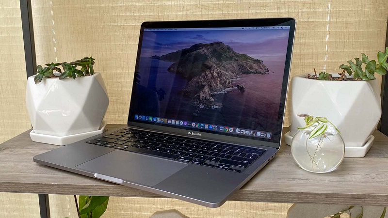 Vệ sinh MacBook Pro 2020 định kỳ sẽ giúp máy luôn chạy mềm mượt và trơn tru