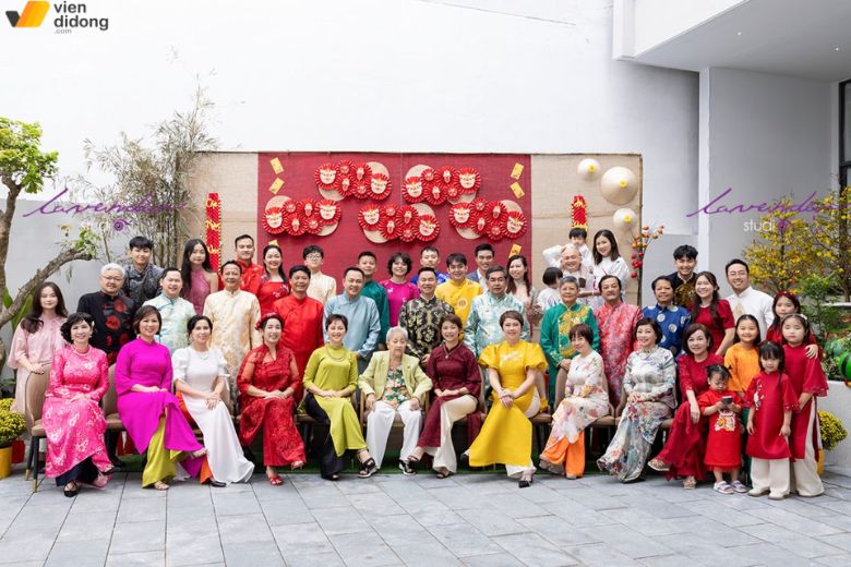 Sắp xếp vị trí hợp lý giúp ảnh nhóm cân đối