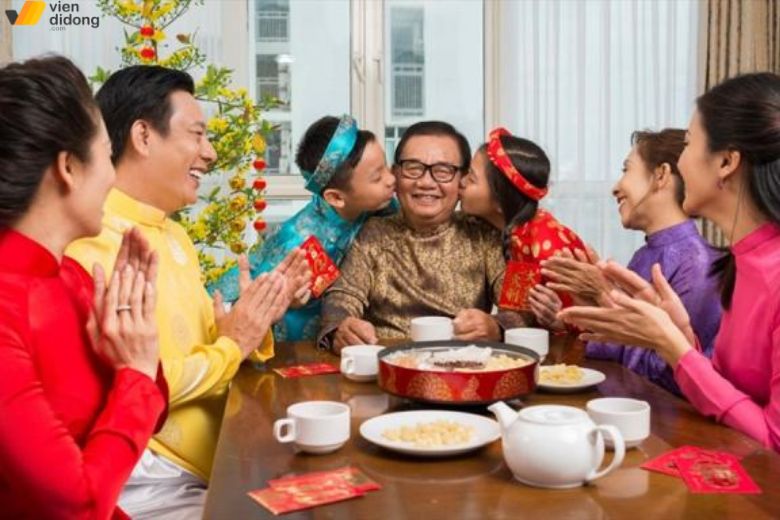 Khoảnh khắc sinh hoạt giúp ảnh Tết chân thật