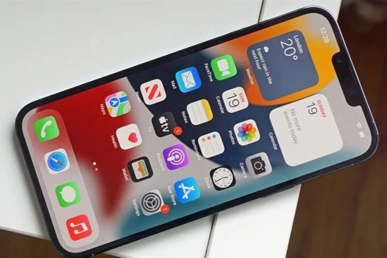 Màn hình Super Retina XDR OLED mang lại chất lượng hiển thị sống động và sắc nét