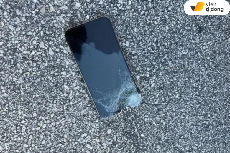 iPhone 13 vỡ màn hình sau va đập có thể ảnh hưởng hiển thị