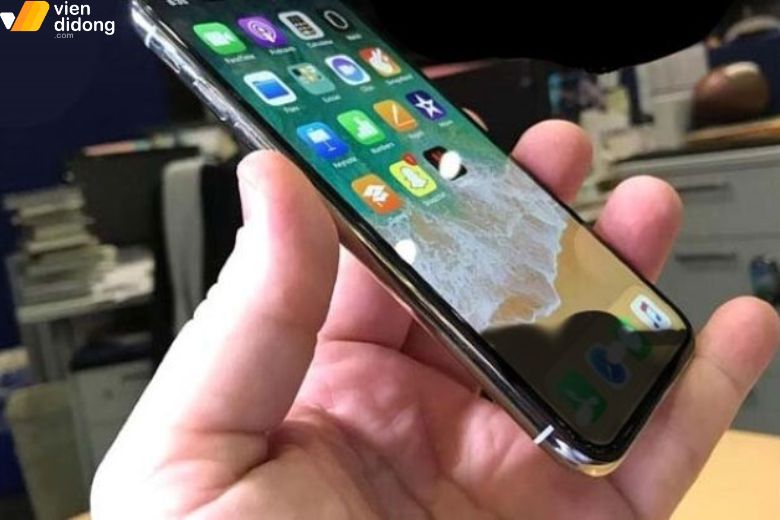 Thay màn hình iPhone 13 Pro 1 Màn hình iPhone 13 Pro chảy mực khiến vùng hiển thị bị loang màu