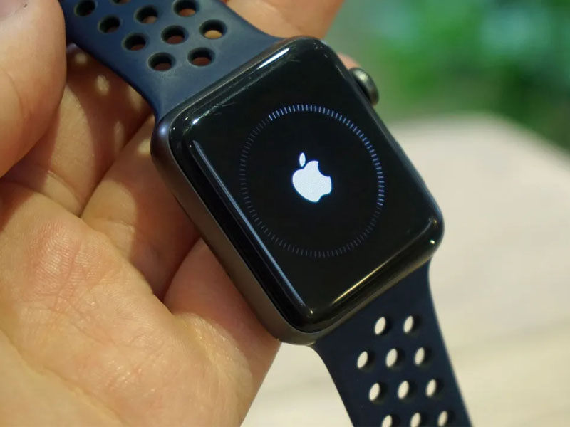 Apple Watch không sạc reset