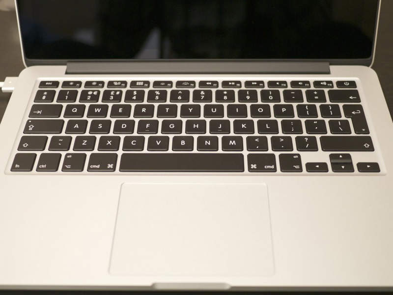 Thay vỏ bàn phím MacBook Pro 13 inch (2013) 1