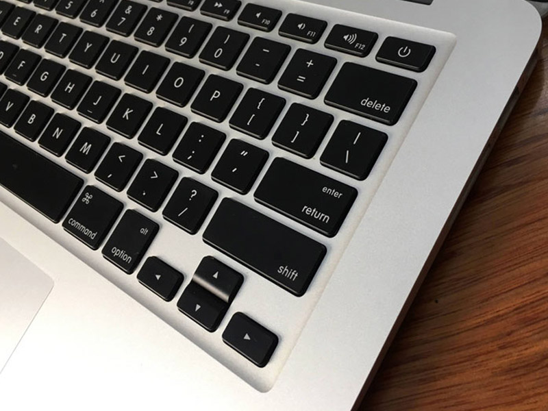 Thay vỏ bàn phím MacBook Air 13 inch (2014) 1 