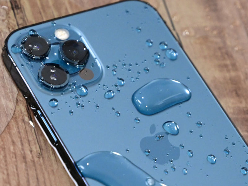 test áp suất iPhone chống nước