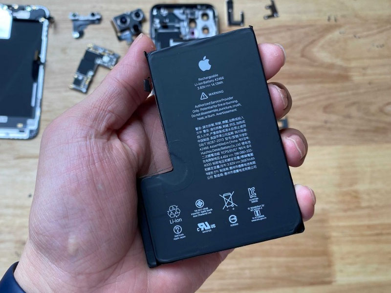 Thay pin iPhone 12 Pro Max bao nhiêu tiền thiết kế