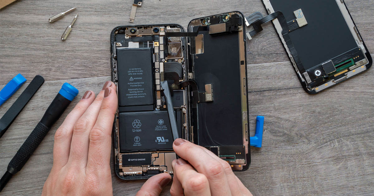 Vì sao nên thay pin iPhone chính hãng? Sự khác biệt giữa pin chính hãng và các loại pin khác