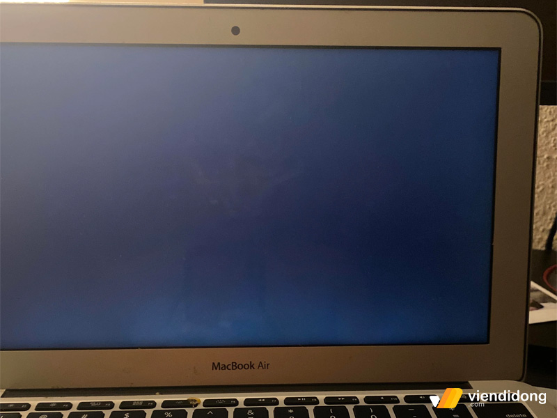 MacBook Air bị đen màn hình black 