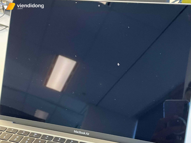 MacBook Air bị đen màn hình phần cứng