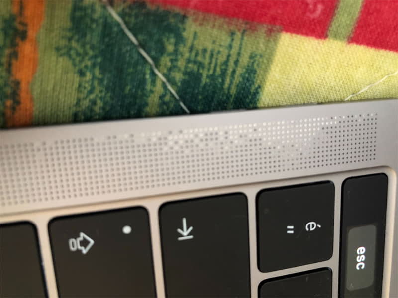  sửa loa MacBook Pro bị rè bụi