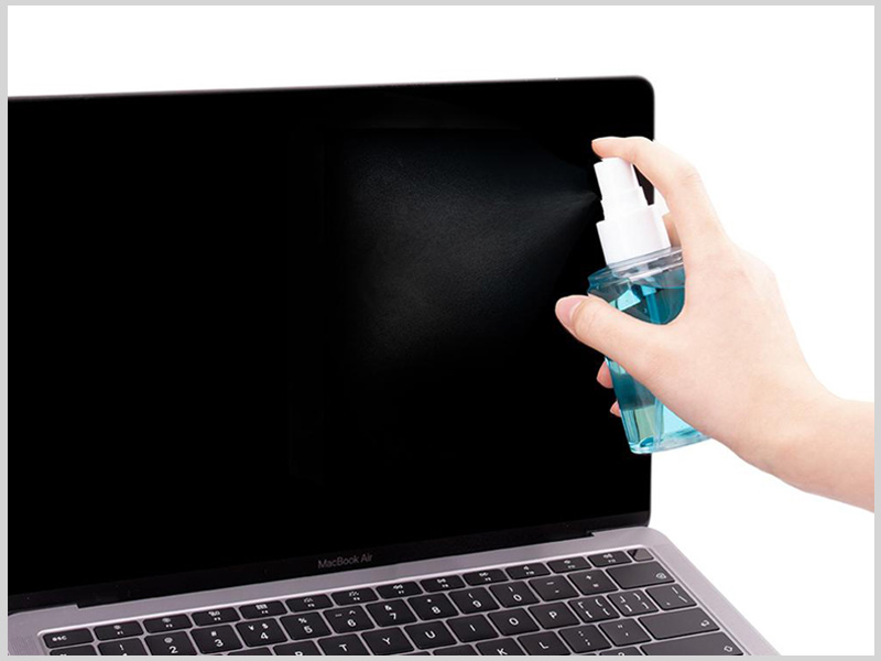 vệ sinh màn hình MacBook xịt