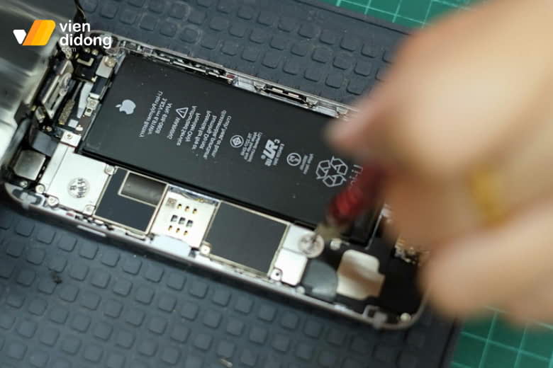 Pin iPhone 14 Pro Max hiện phần trăm thất thường