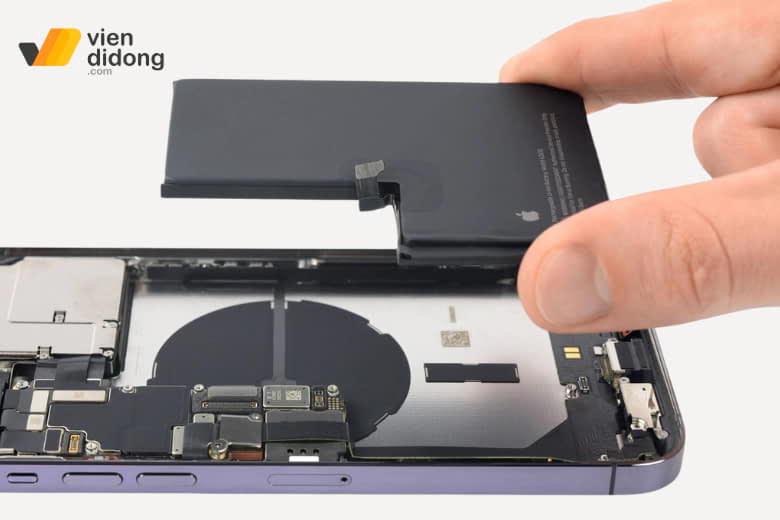 iPhone 14 Pro Max được trang bị viên pin lithium-ion kết hợp với chip A16 Bionic