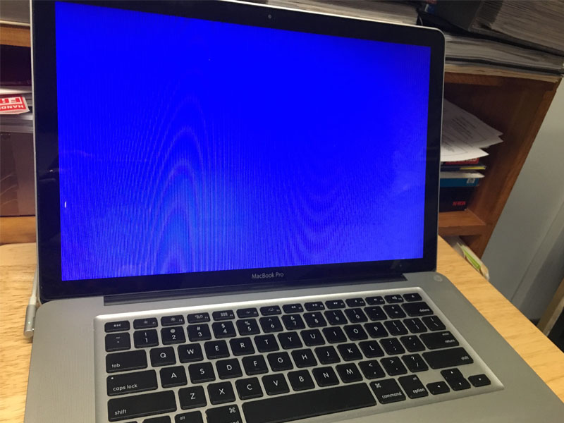 Lỗi màn hình MacBook xanh