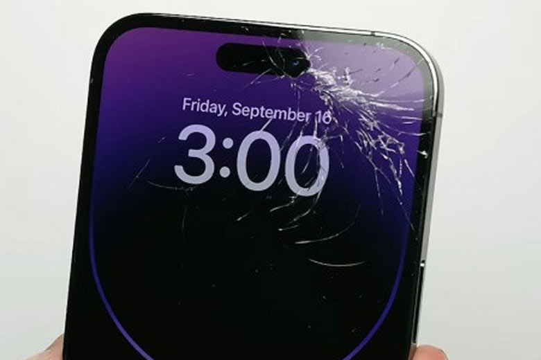 Màn hình iPhone 14 rơi hoặc va đập mạnh có thể làm nứt, vỡ màn hình