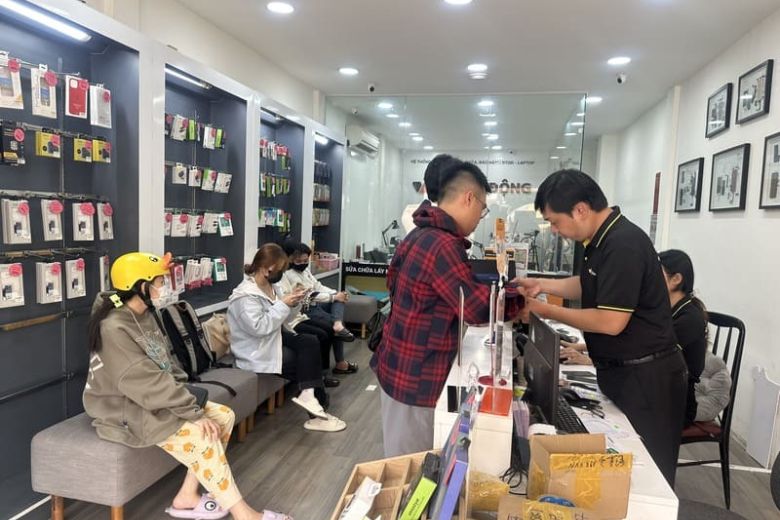 Quy trình thay màn hình iPhone 14 Pro minh bạch ở Viện Di Động