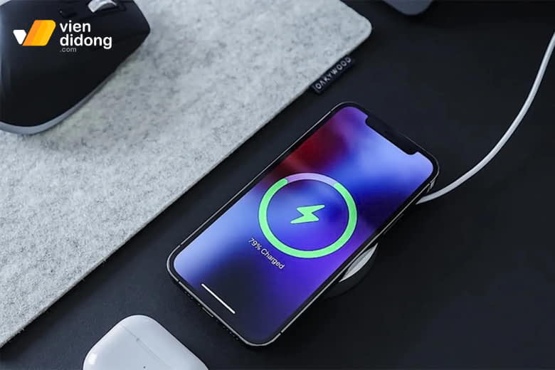iPhone 14 hiện phần trăm pin lộn xộn