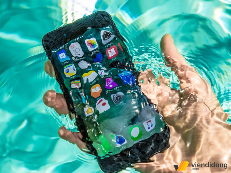 thay pin iPhone chống nước
