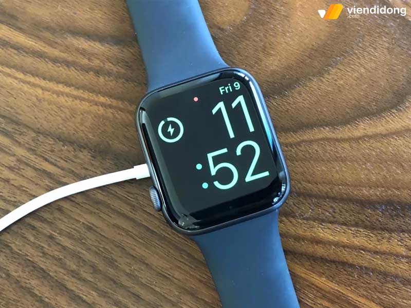 Apple Watch không lên màn hình pin
