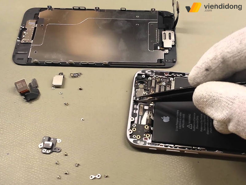 iPhone rơi xuống nước tháo